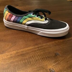 Vans Authentic "Off the Wall" Shoes 🏄‍♂️🏄‍♀️❤‎